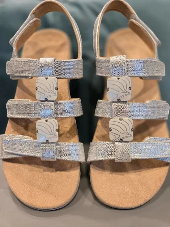 Vionic Amber Silver Metallic Sandal Size 10 - Picture 2 of 3